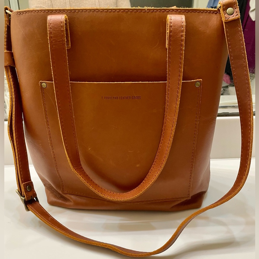 Portland Leather Goods Large Zippered Crossbody Tote Bag in Honey Cowhide